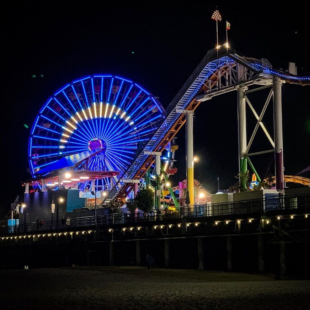 The LA Charger's 'Bolt' insignia on the Pacific Wheel in Santa Monica | Photo by @dtlalivin